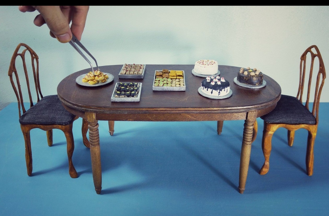 سفرة مصغرة مجهزة بطعام كامل