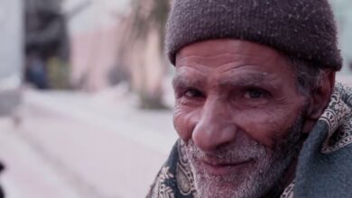 عم محمد جار الموتى.. 50 عامًا في المقابر