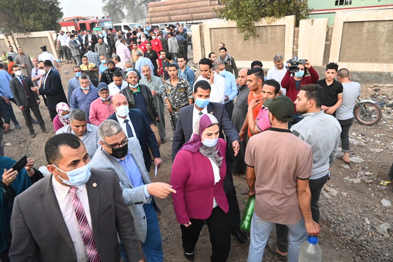 د. نيفين القباج تتفقد حادث قطار طوخ