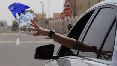 عصر الكمامات.. ارتداؤها واجب وإلقاؤها حرام شرعًا ويُعاقب عليه القانون