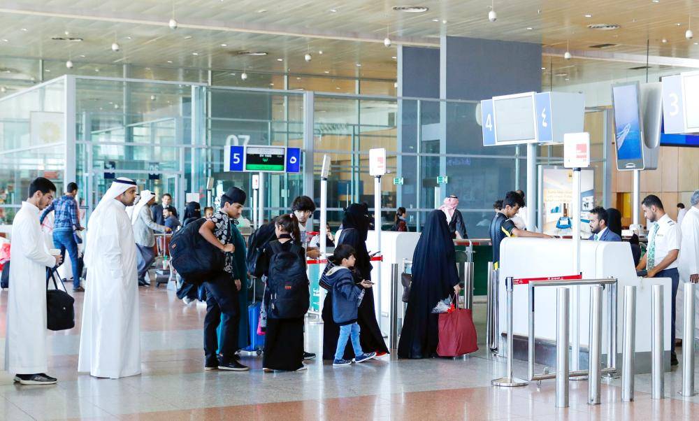 الأب الكويتي ينتظر ابنته