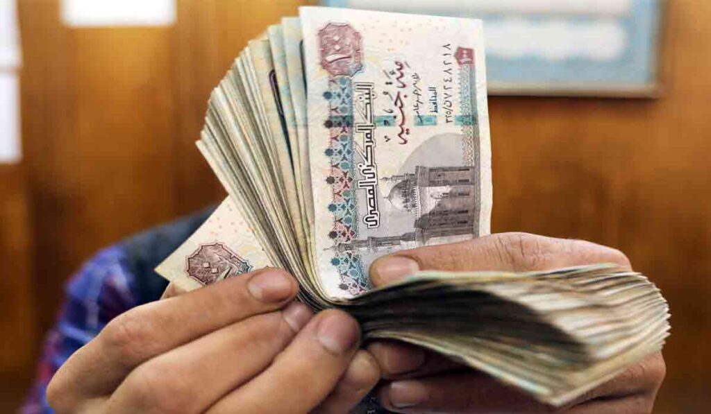 صرف الرواتب أبرز القرارات الحكومية الجديدة