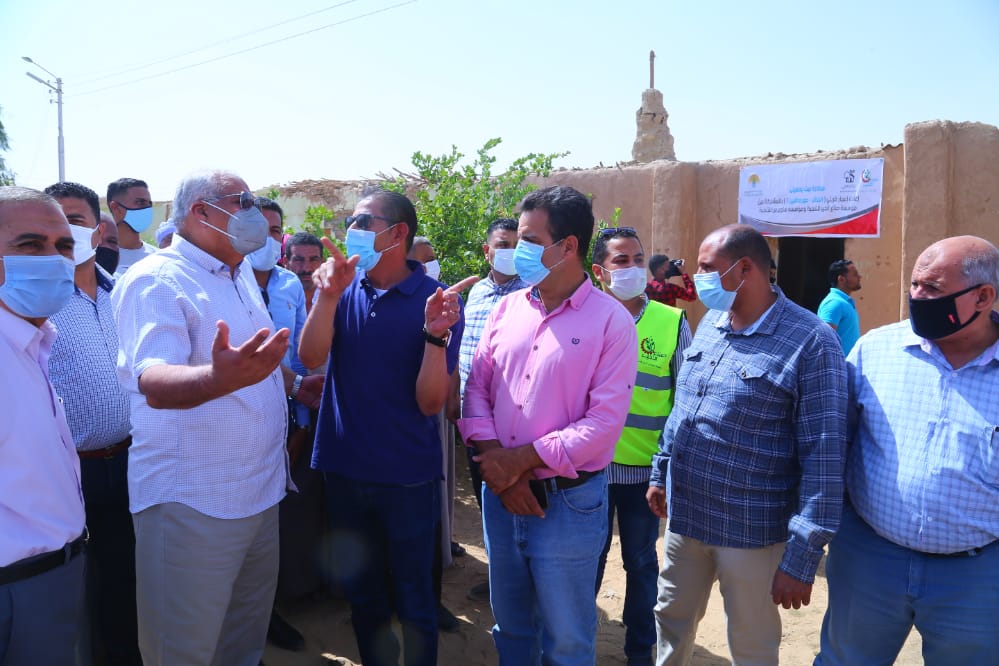 محافظ الوادي الجديد خلال إطلاق المبادرة