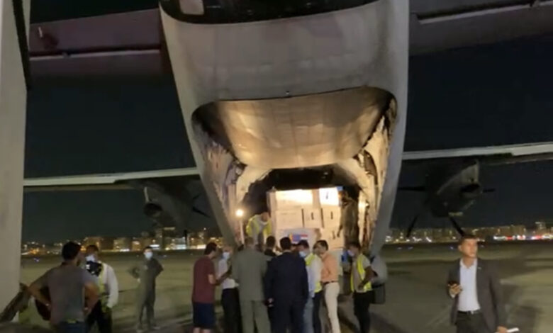 مطار القاهرة يستقبل لقاح أسترازينكا