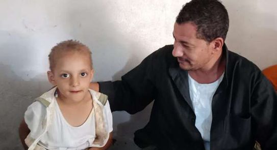 والد الطفلة مريم 