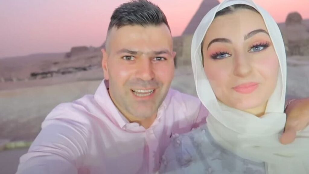 يوتيوبر سوري أمام الأهرامات