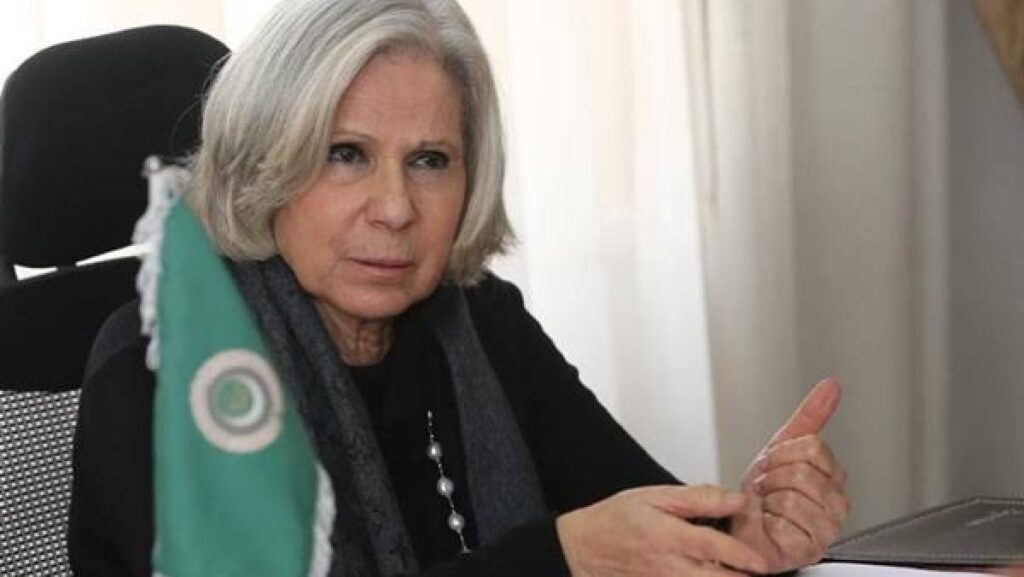 هيفاء أبو غزالة تناقش مخاطر السوشيال ميديا