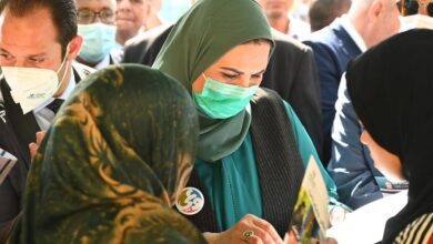 نيفين القباج وزيرة التضامن أثناء الحملة في العدوة