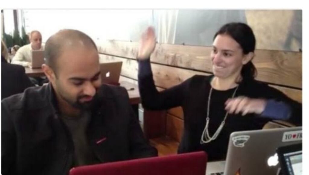 رجل أعمال امريكي وموظفته