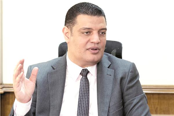 ايمن عبد الموجود يناشد المؤسسات بسرعة توفيق أوضاعها