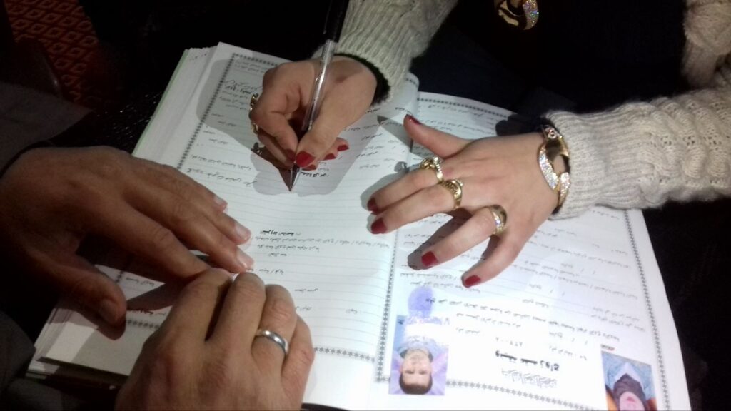 سيدة تكتشف بالصدفة طلاقها منذ 12 عامًا