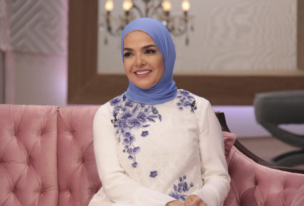 الإعلامية منى عبد الغني