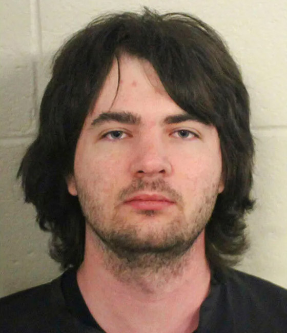 شاب وضع جدته في الثلاجة