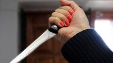 فتاة تقتل بائعًا متجولاً