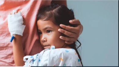 مصابة التهاب الكبد الحاد